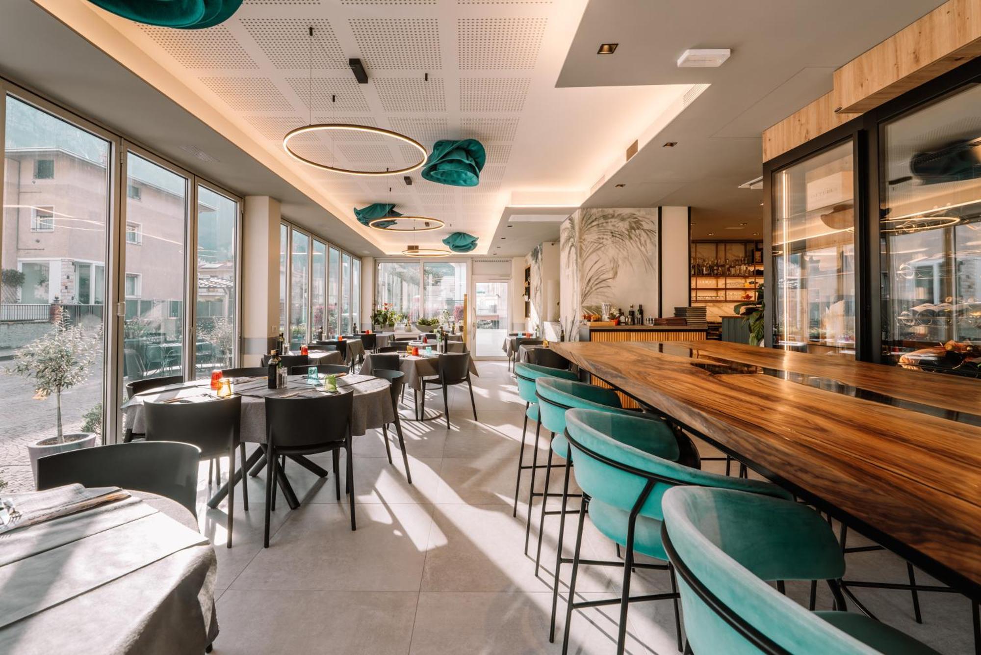 Hotel Rolly ริวาเดลการ์ดา ภายนอก รูปภาพ